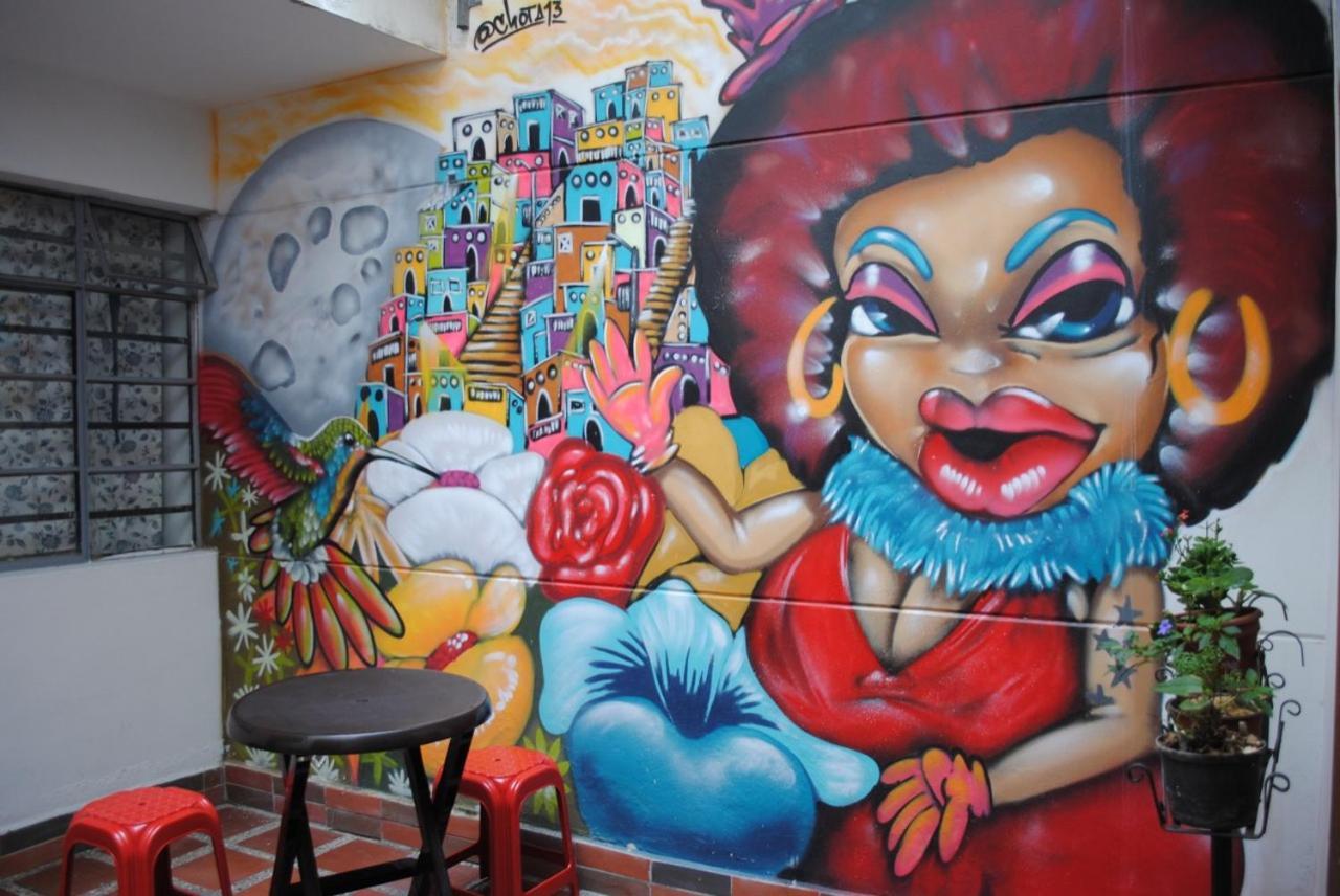 Casa Tuvia Parque Hostel Medellín Buitenkant foto