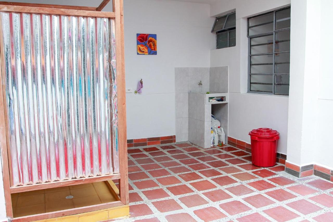 Casa Tuvia Parque Hostel Medellín Buitenkant foto